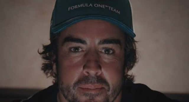Fernando Alonso ya luce como piloto de Aston Martin