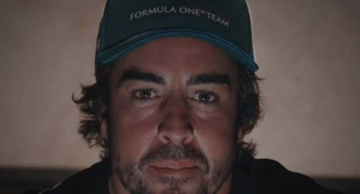 Fernando Alonso ya luce los colores de Aston Martin.