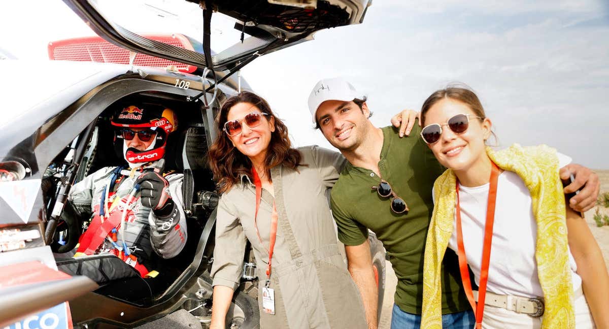 Carlos Sainz padre, su mujer, Reyes, Carlos Sainz hijo y su pareja.