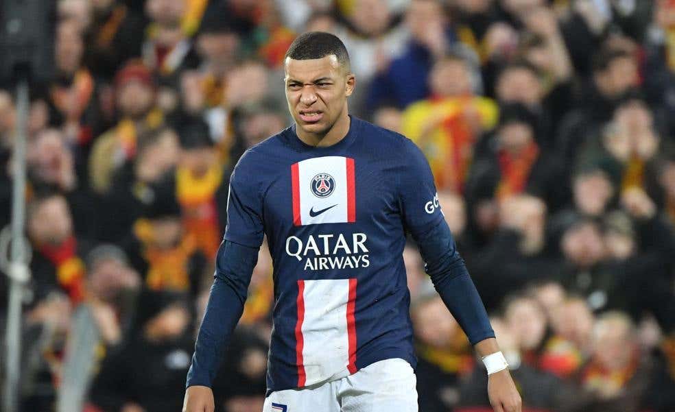 Ovación a Mbappé en Lens... con batacazo para el PSG