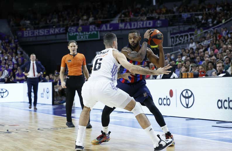 Los bajitos del Barça tumban al Real Madrid