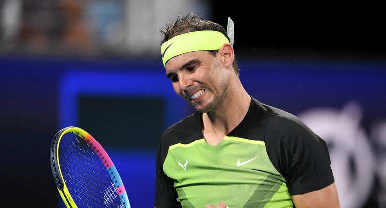 Rafa Nadal se lamenta tras perder un punto ante De Miñaur.