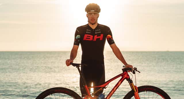 Jofre Cullell ficha por la ‘Fábrica de medallas’ del MTB español