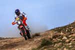 Mason Klein da la campanada en motos en el Rally Dakar y Barreda, con dolor