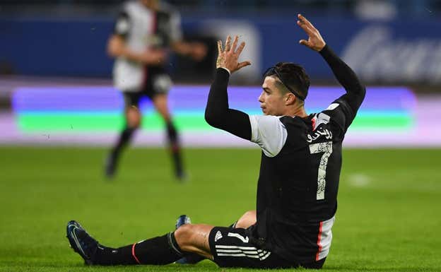 Cristiano Ronaldo se lamenta por una ocasión fallada. GETTY
