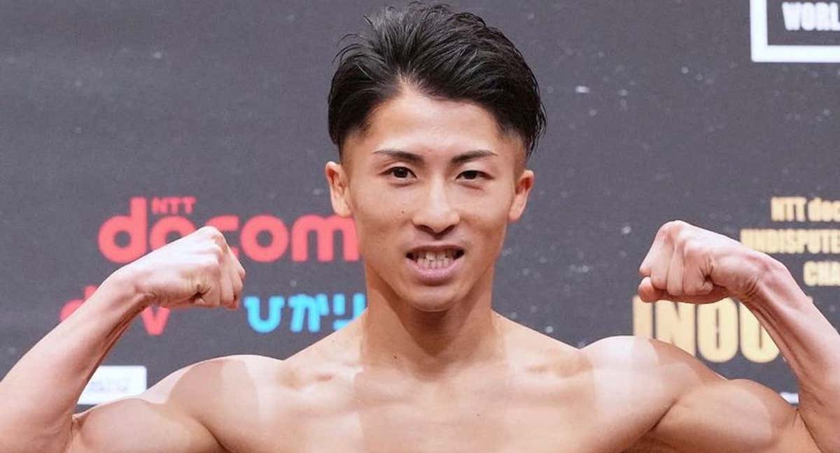 Naoya Inoue, campeón indiscutido del peso gallo en boxeo, posa para los medios tras el pesaje oficial de su pelea contra Paul Butler./Top Rank