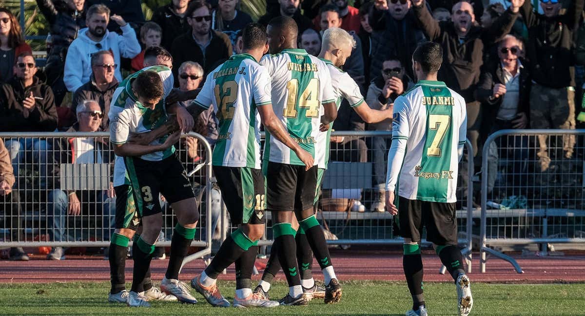 El Real Betis inicia la defensa del título con victoria.