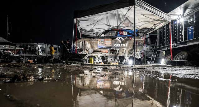 El Dakar cancela la etapa 7 para motos y quads por la lluvia