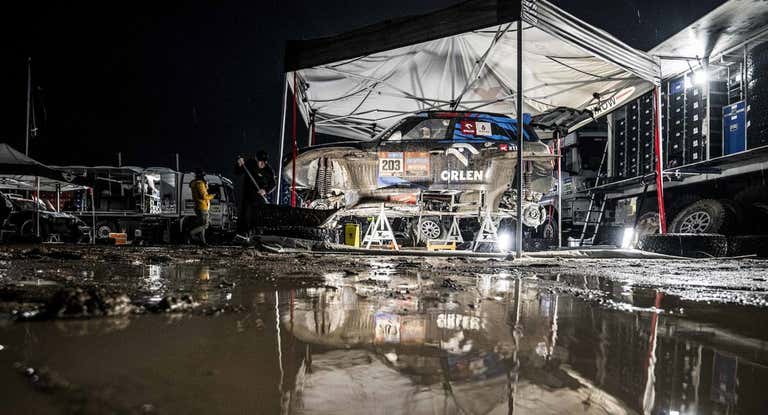 Campamento anegado en Ha'il durante el Rally Dakar 2023.