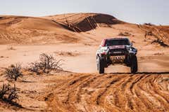 Al Attiyah se queda sin rivales tras la hecatombe de Sainz y Peterhansel