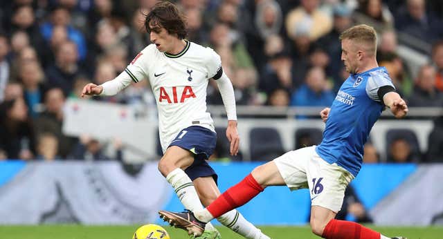 La fe de Bryan Gil tiene premio y el Tottenham pasa de ronda