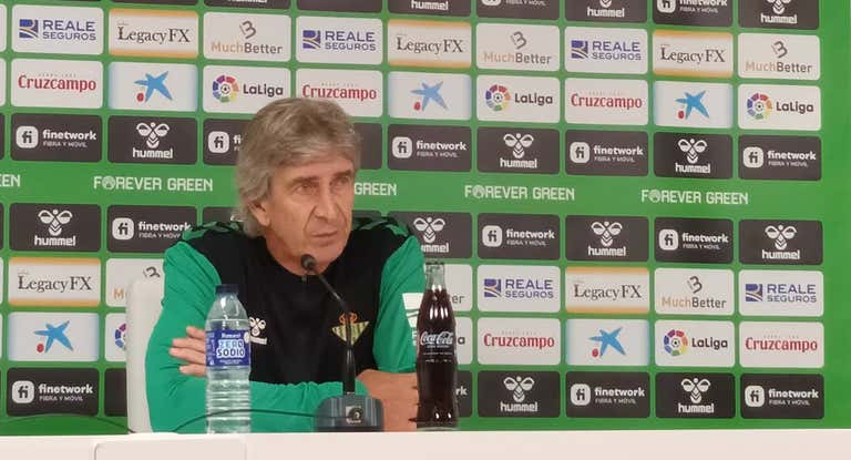 Manuel Pellegrini durante la rueda de prensa.