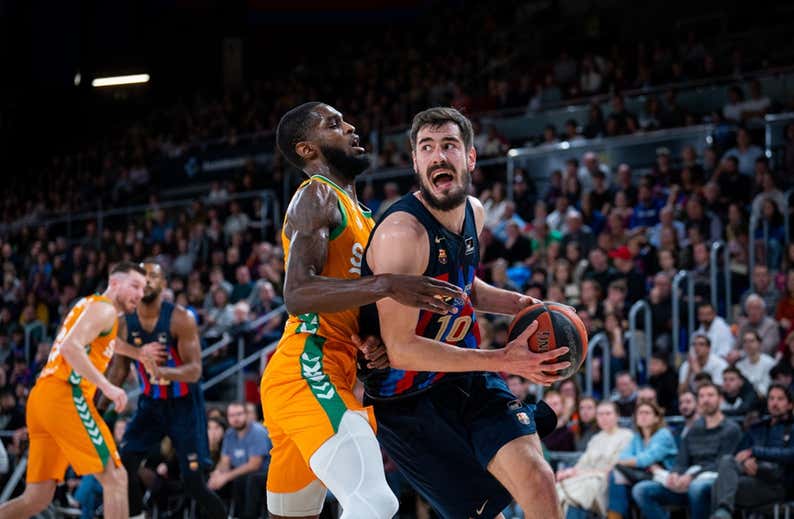 El Barça se da un festín en Liga Endesa a costa del Betis