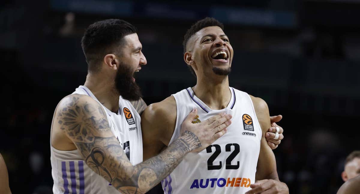 Poirier y Tavares, este viernes, en el partido ante Maccabi. /EFE