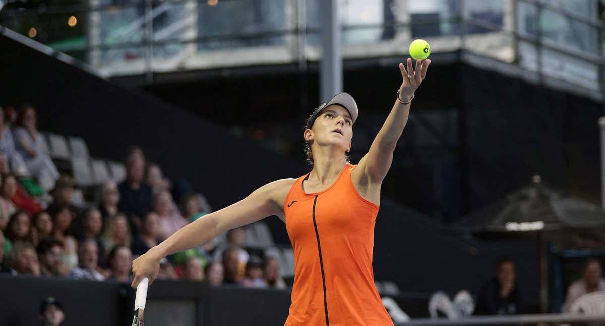 Rebeka Masarova en la semifinal del WTA 250 de Auckland.