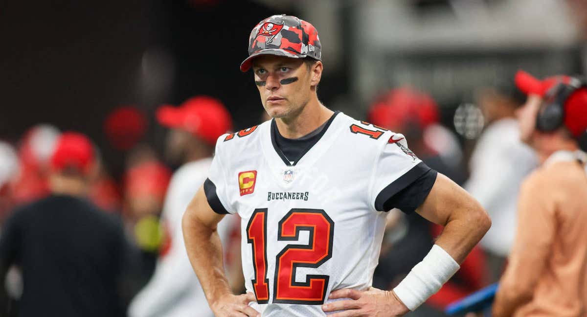 Tom Brady, ayer, durante el último partido de temporada regular con Tampa. /Reuters