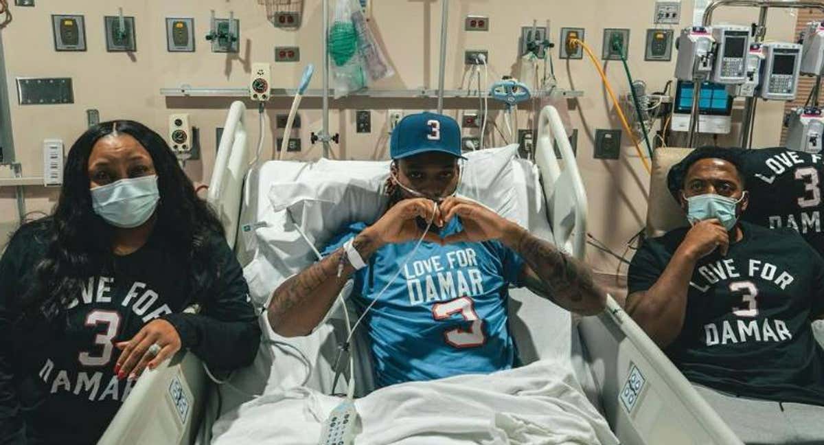 Damar Hamlin en el hospital días después de ser ingresado en estado crítico por un golpe durante su partido de NFL. /INSTAGRAM/ DAMAR HAMLIN