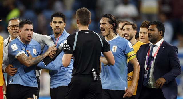 Edinson Cavani: «Si me sancionan por pegar al VAR, al árbitro tienen que meterlo preso»
