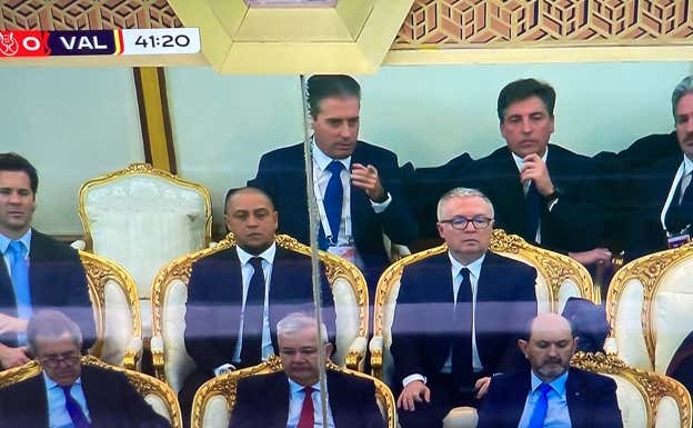 Solari, en el palco junto a Roberto Carlos.  Movistar