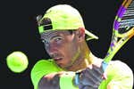 Rafa Nadal se cruza con un hueso para empezar el Open de Australia; Djokovic, sólo en la final