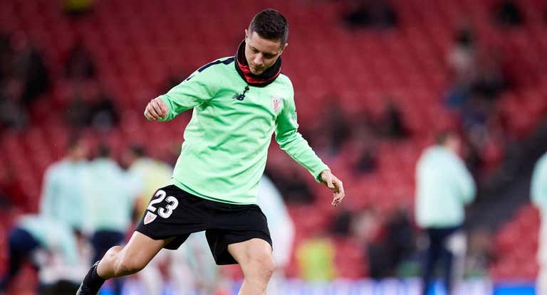 Ander Herrera, calentando durante un partido en San Mamés.