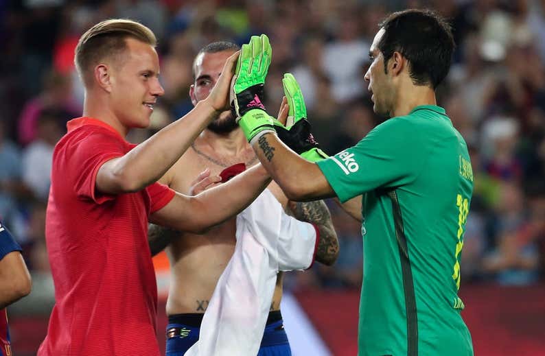 Ter Stegen le vuelve a ganar la partida a Bravo... siete años después