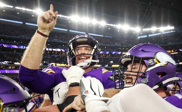 Los Minnesotta Vikings celebrando una victoria en la última jugada  REUTERS