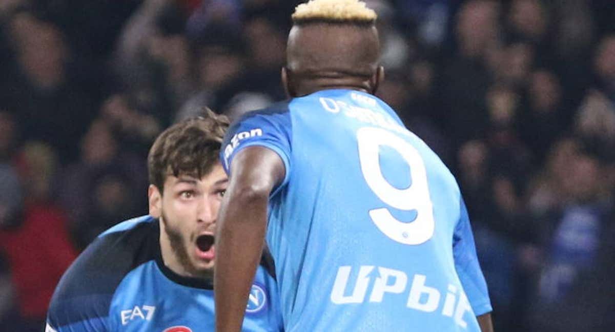 El Napoli celebra uno de los goles del partido.