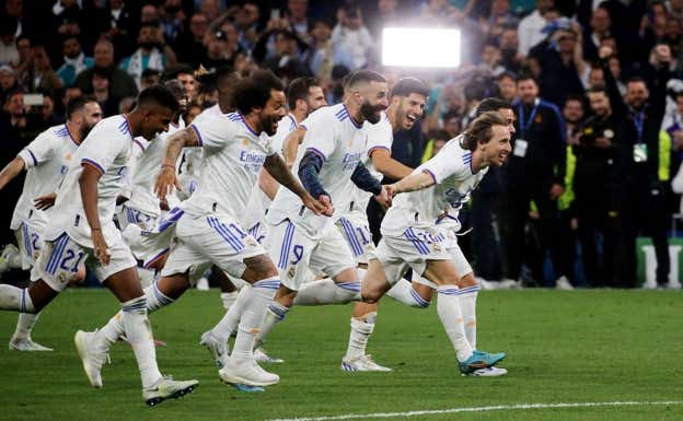 Los jugadores del Real Madrid celebran la remontada ante el City y el pase a la final de la Champions.  REUTERS