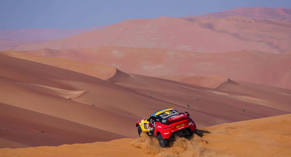 Sébastien Loeb y Fabian Lurquin, en el BRX durante una etapa del Rally Dakar 2023. /BRX