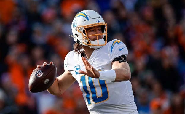 Justin Herbert. quarterback de Los Ángeles Chargers  REUTERS
