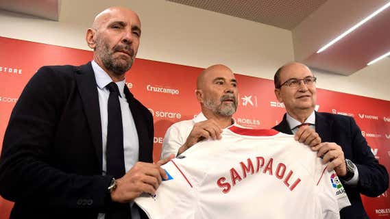 Sampaoli, entre Monchi y Castro el día de su presentación./ABC