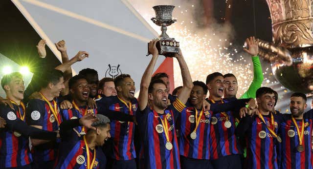 Un Barcelona Supercampeón deja al Real Madrid con un superbajón