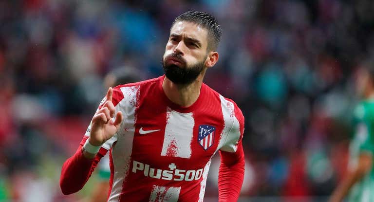 Yannick Carrasco interesa al Barça de cara al próximo curso.