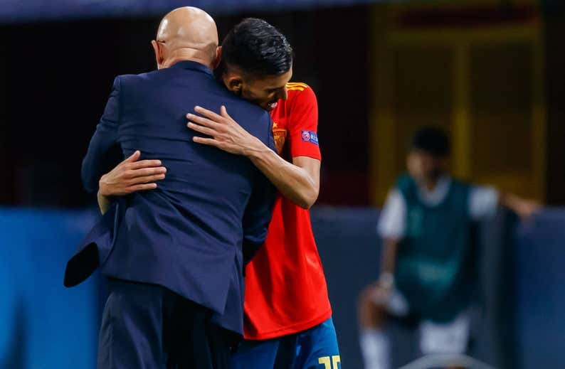 Ceballos explota en el momento justo: libre para firmar y con De la Fuente en la Selección