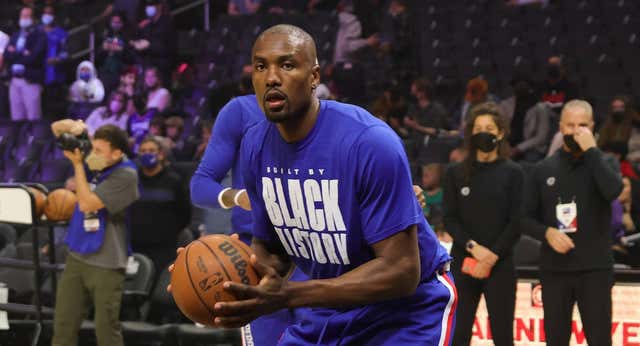 Serge Ibaka no jugará más con los Milwaukee Bucks