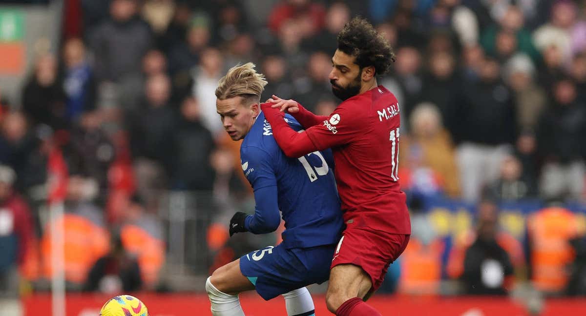Mudryk y Salah./REUTERS