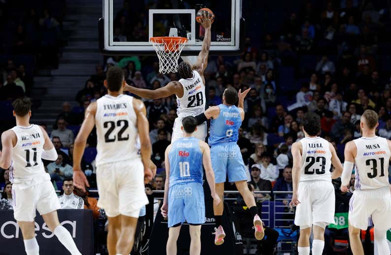 El Real Madrid cierra la primera vuelta como líder