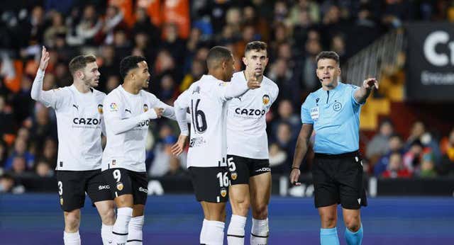 Los fantasmas engullen al Valencia