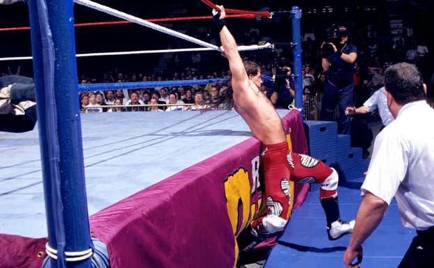 Shawn Michaels se salva de la eliminación in extremis durante Royal Rumble 1995. WWE