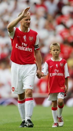 Los Bergkamp en la despedida de Dennis. UEFA
