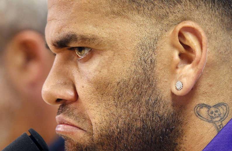 Más testigos contra Dani Alves, que contrata al abogado de Messi para llevar su defensa