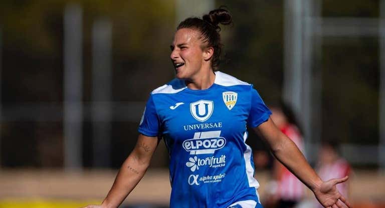 Raquel Pinel celebrando un gol contra el Athletic.