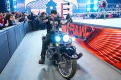 Undertaker, Hulk Hogan, Ric Flair... Raw se llena de nostalgia para su trigésimo aniversario