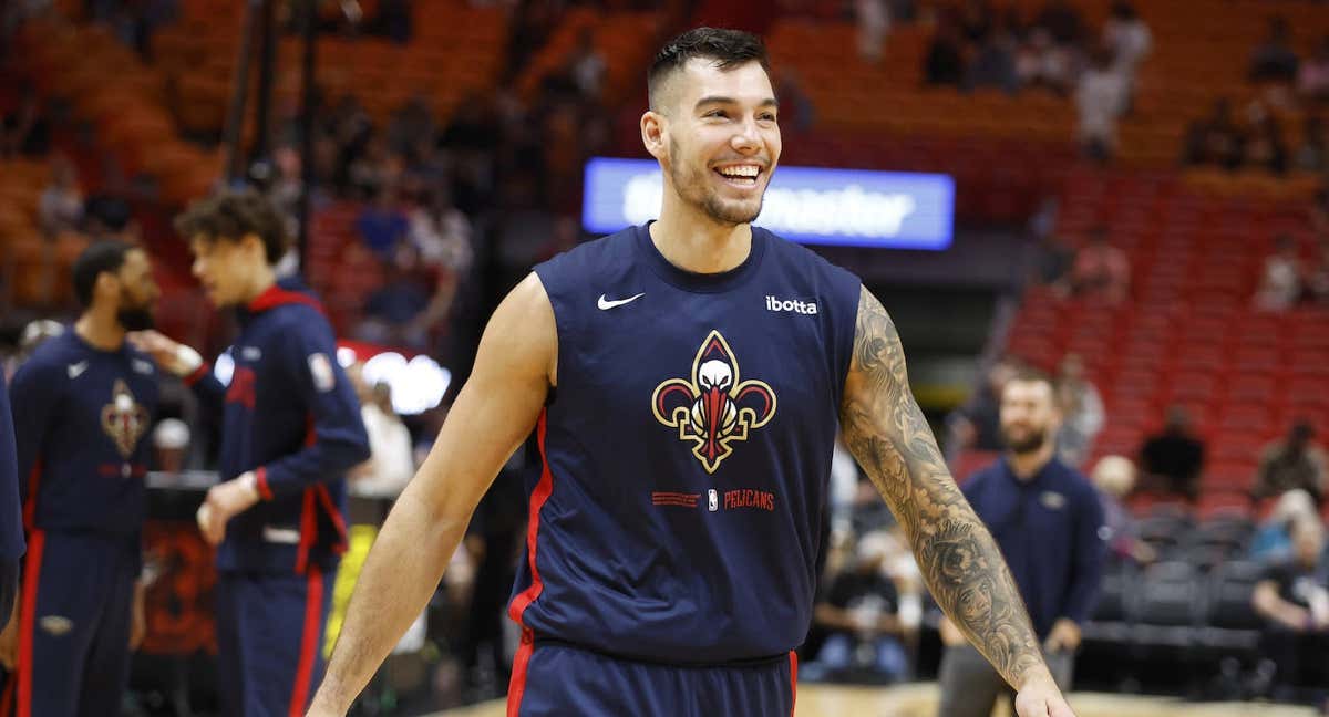 Willy Hernangómez, hace unos días, en el calentamiento del partido entre Pelicans y Miami Heat. /EFE