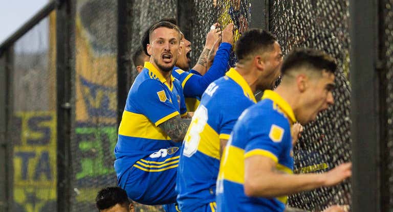 Los jugadores de Boca celebran un gol en La Bombonera.