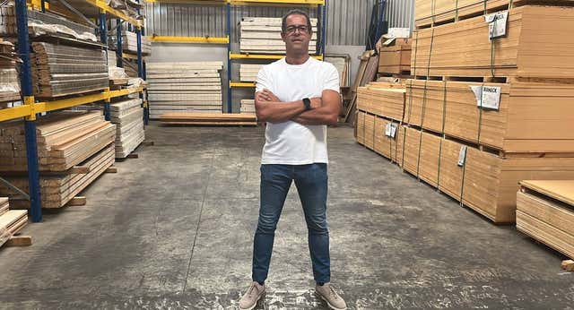 «Ahora vivo en Angola y vendo madera»: la vida del portero que encajó el primer gol de Cristiano