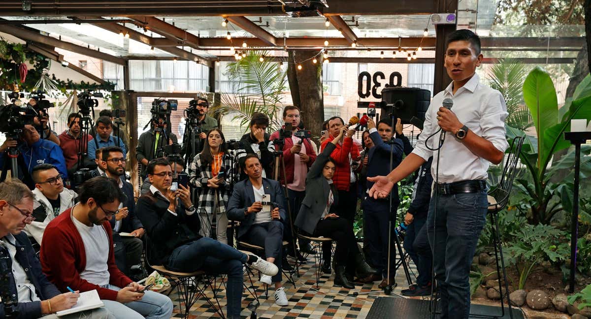 Instante de la rueda de prensa de Nairo Quintana, celebrada hoy en Bogotá.