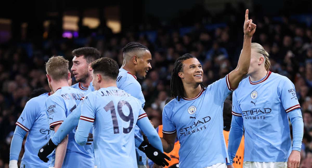 Aké celebra el gol de la victoria./Getty Images