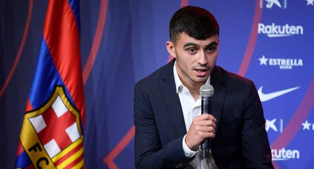 Pedri cumple 100 partidos con el Barça… en parte, gracias al PSV